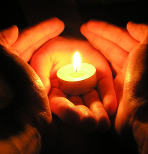 candle-in-hands2